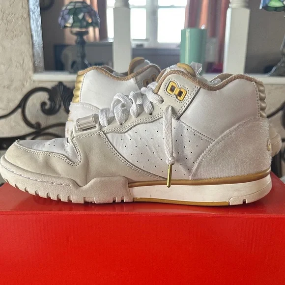 Nike Men’s White and Gold Sneakers - Picture 7 of 15